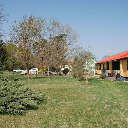Pension Szallo Es Kemping Kecskemet Bagian luar foto