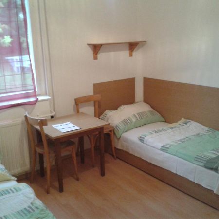 Pension Szallo Es Kemping Kecskemet Bagian luar foto